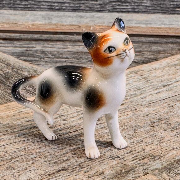 Most Adorable Collection of 9 - Vintage Miniature Cat and Kitten Figurines - Picture 2 of 10